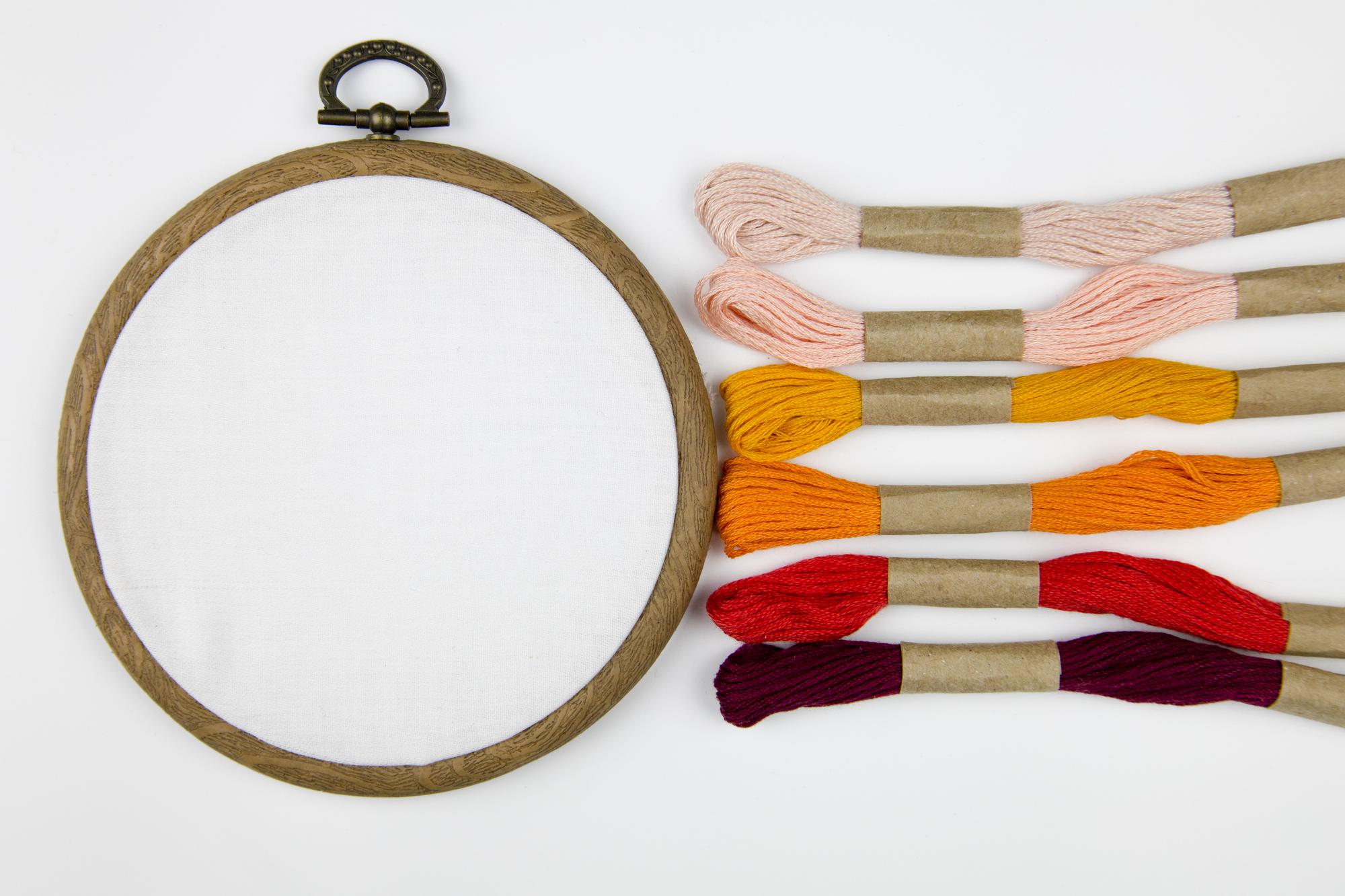 kit per corso di ricamo con strumenti e filati